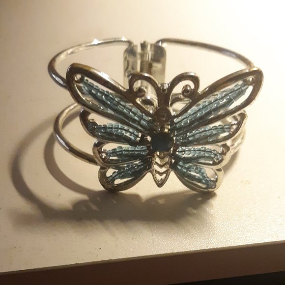 Costume Butterfly Bracelet opens with hinge - Picture 1 of 1